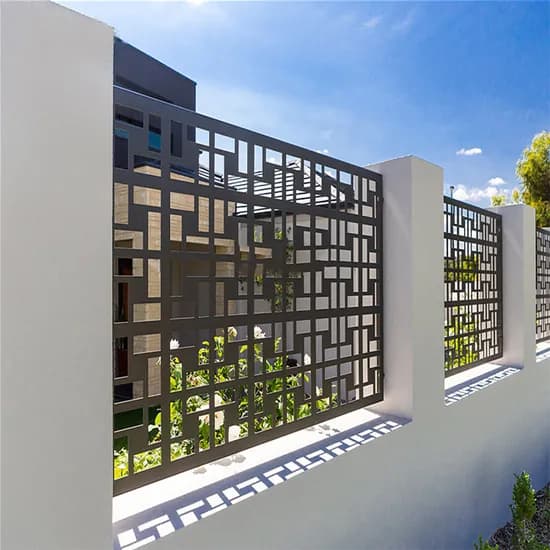 Geometric privacy fence